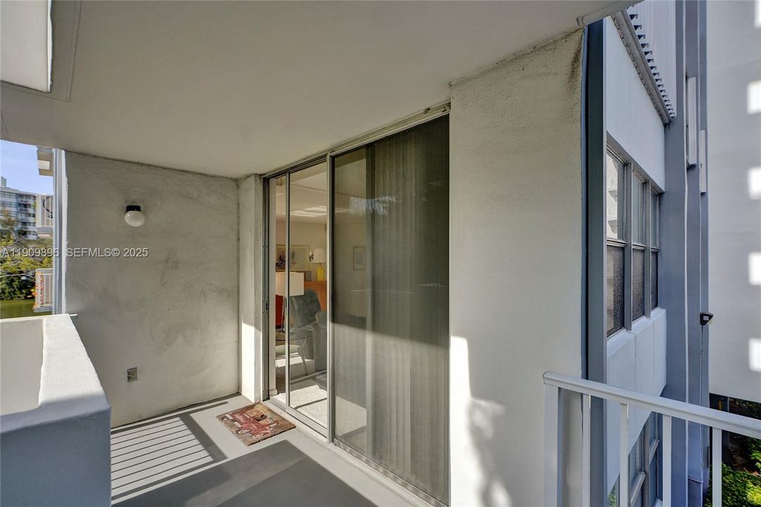 待售: $268,000 (2 贝兹, 2 浴室, 1222 平方英尺)