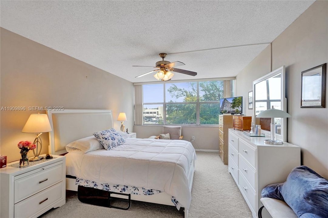 待售: $268,000 (2 贝兹, 2 浴室, 1222 平方英尺)