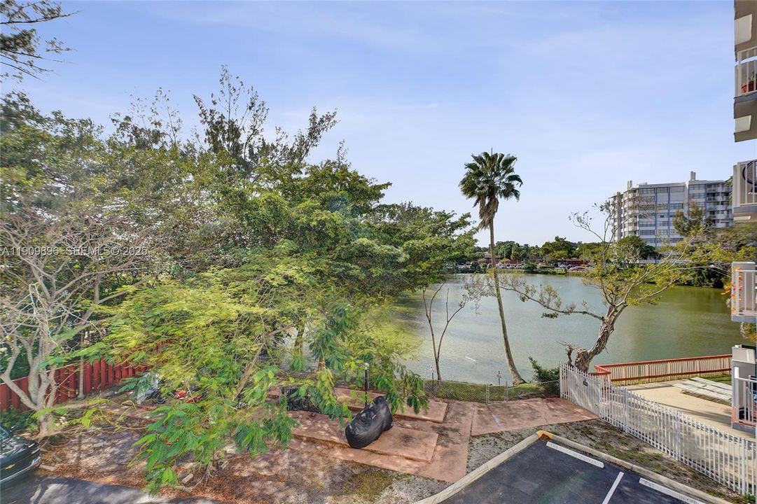 待售: $268,000 (2 贝兹, 2 浴室, 1222 平方英尺)