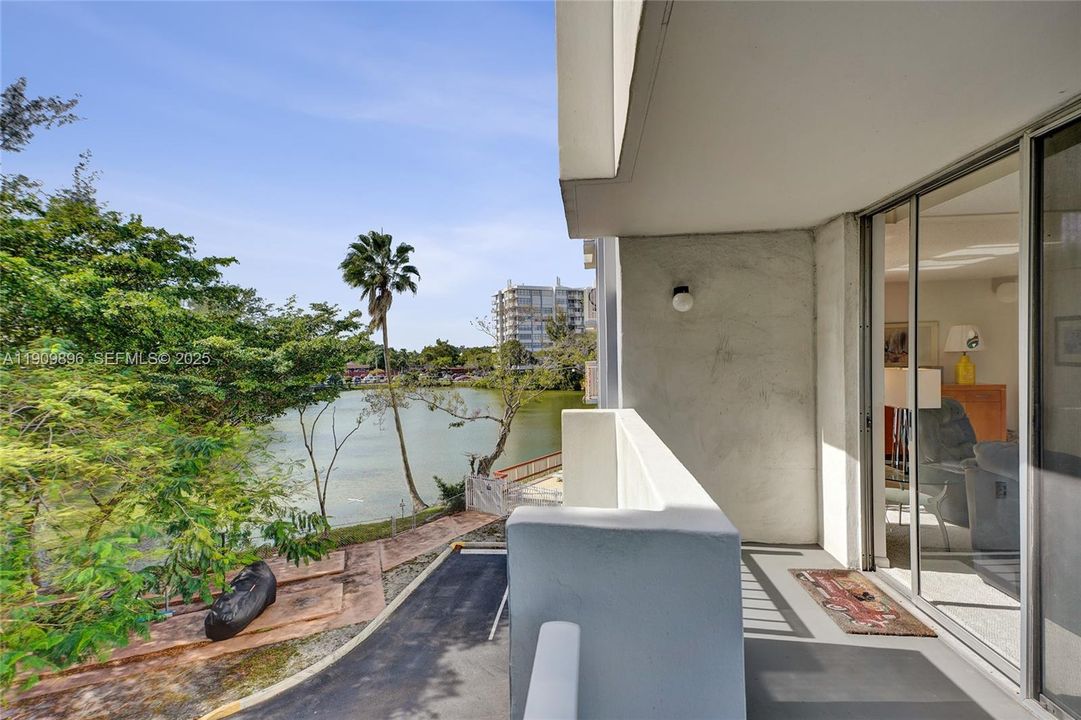 待售: $268,000 (2 贝兹, 2 浴室, 1222 平方英尺)