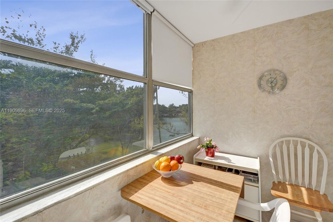 待售: $268,000 (2 贝兹, 2 浴室, 1222 平方英尺)