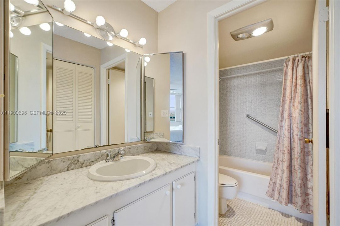 待售: $268,000 (2 贝兹, 2 浴室, 1222 平方英尺)