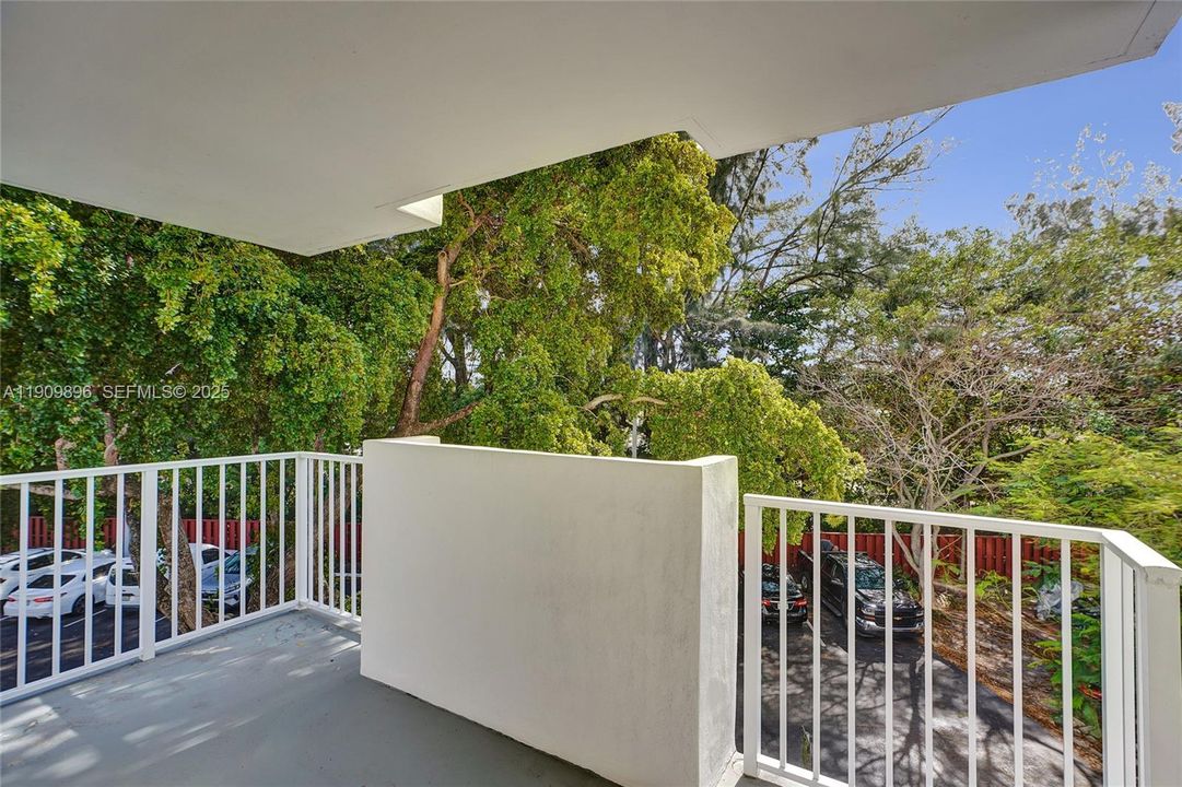 待售: $268,000 (2 贝兹, 2 浴室, 1222 平方英尺)