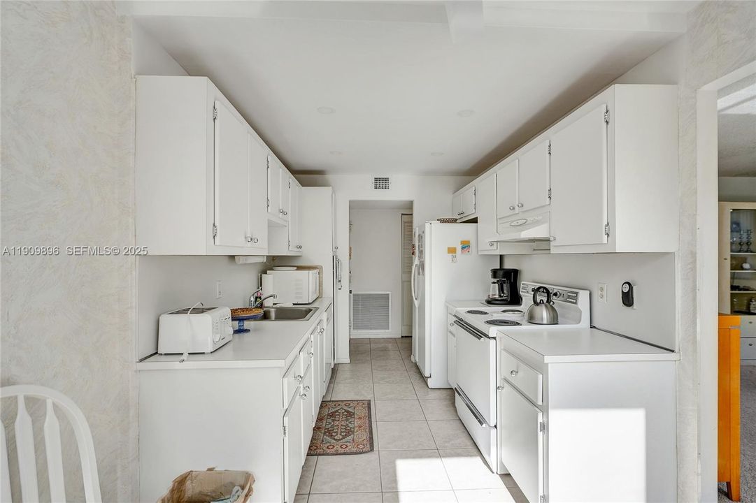 待售: $268,000 (2 贝兹, 2 浴室, 1222 平方英尺)