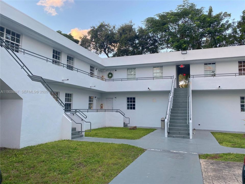 Recently Rented: $1,600 (1 beds, 1 baths, 539 Square Feet)