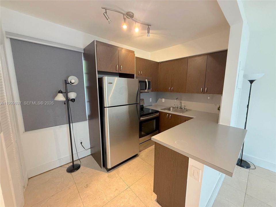 Recently Rented: $1,600 (1 beds, 1 baths, 539 Square Feet)