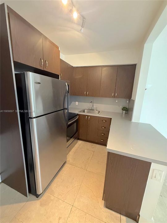 Recently Rented: $1,600 (1 beds, 1 baths, 539 Square Feet)