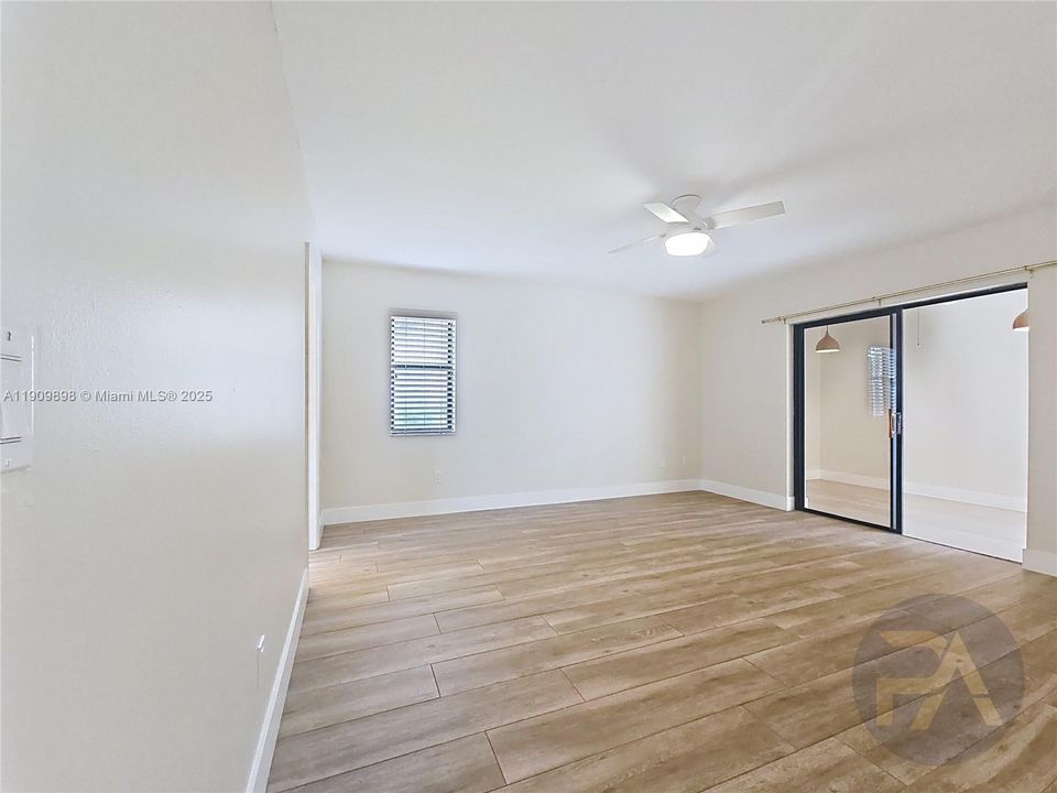 En Renta: $5,600 (4 camas, 3 baños, 2241 Pies cuadrados)