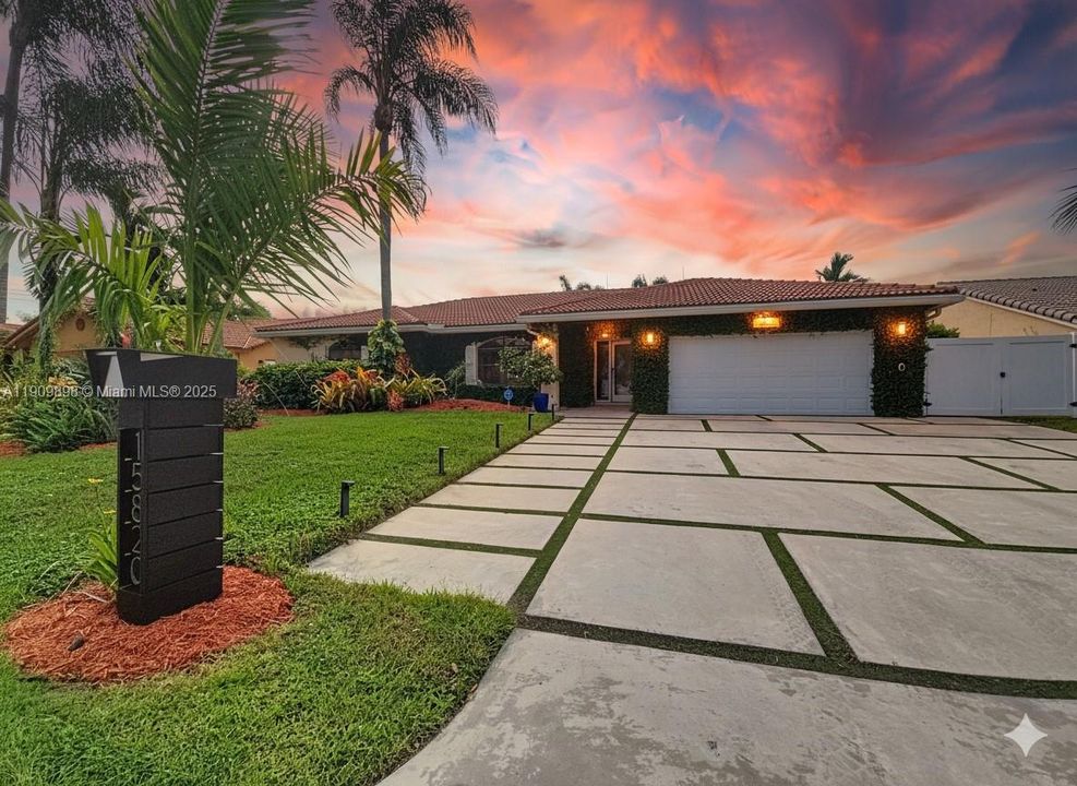 En Renta: $5,600 (4 camas, 3 baños, 2241 Pies cuadrados)