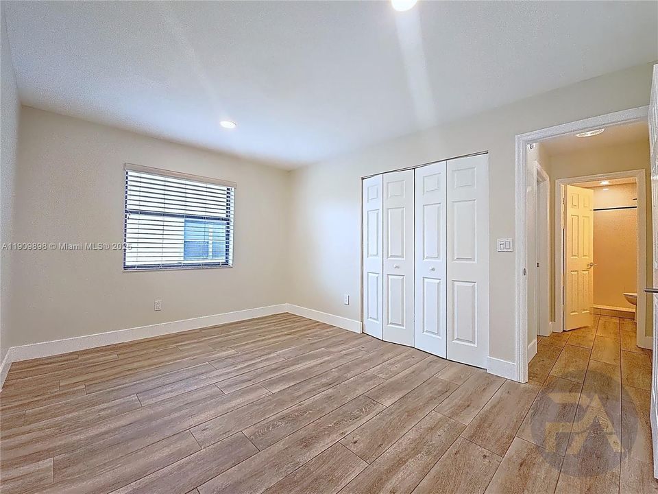 En Renta: $5,600 (4 camas, 3 baños, 2241 Pies cuadrados)