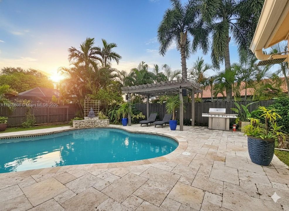 En Renta: $5,600 (4 camas, 3 baños, 2241 Pies cuadrados)