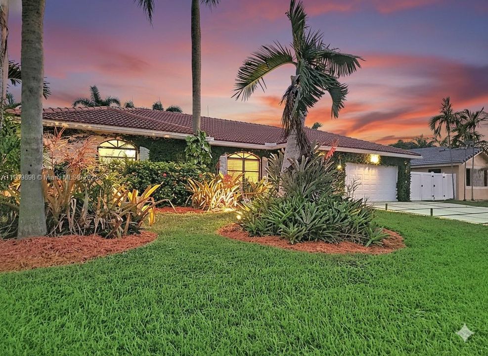 En Renta: $5,600 (4 camas, 3 baños, 2241 Pies cuadrados)