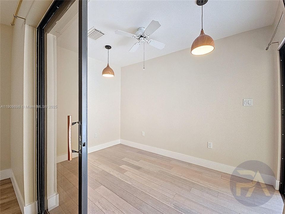 En Renta: $5,600 (4 camas, 3 baños, 2241 Pies cuadrados)