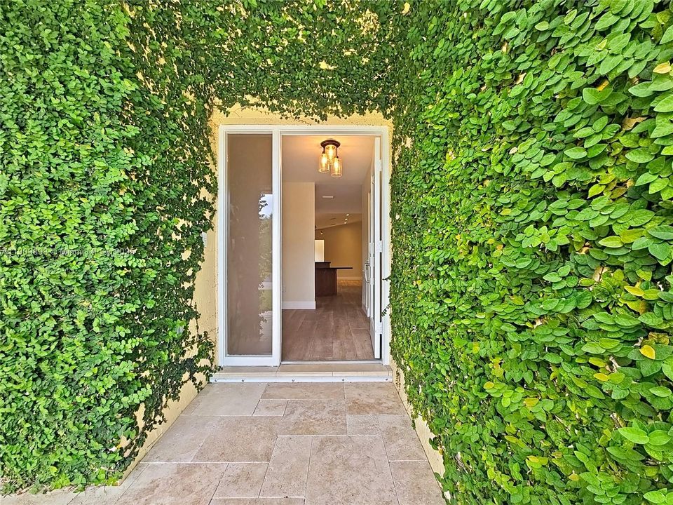 En Renta: $5,600 (4 camas, 3 baños, 2241 Pies cuadrados)