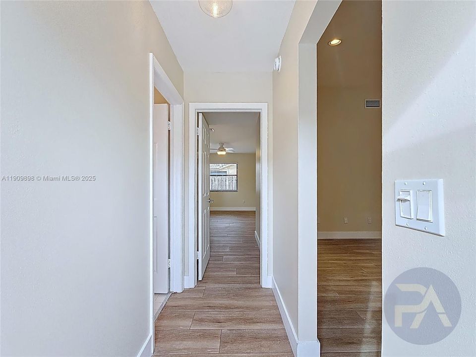 En Renta: $5,600 (4 camas, 3 baños, 2241 Pies cuadrados)