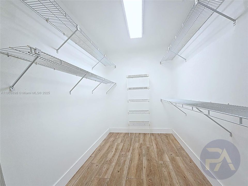 En Renta: $5,600 (4 camas, 3 baños, 2241 Pies cuadrados)