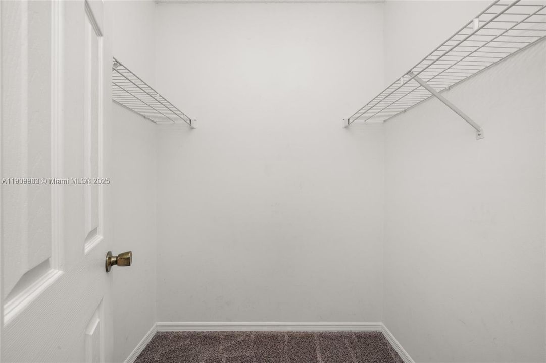 合同活跃: $214,999 (2 贝兹, 2 浴室, 0 平方英尺)