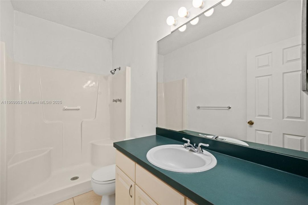 合同活跃: $214,999 (2 贝兹, 2 浴室, 0 平方英尺)