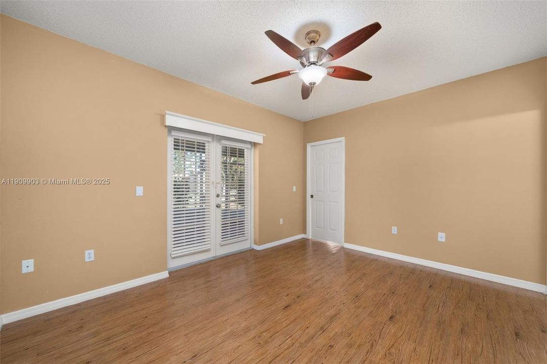 合同活跃: $214,999 (2 贝兹, 2 浴室, 0 平方英尺)