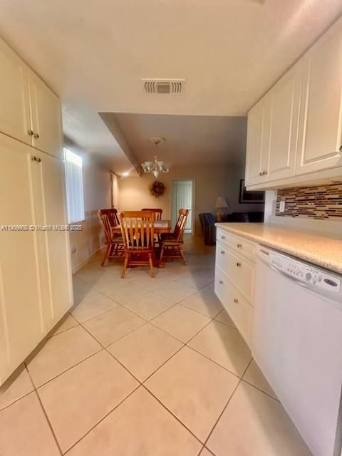 For Sale: $279,000 (2 beds, 2 baths, 1184 Square Feet)