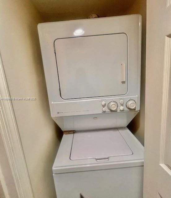 For Sale: $279,000 (2 beds, 2 baths, 1184 Square Feet)