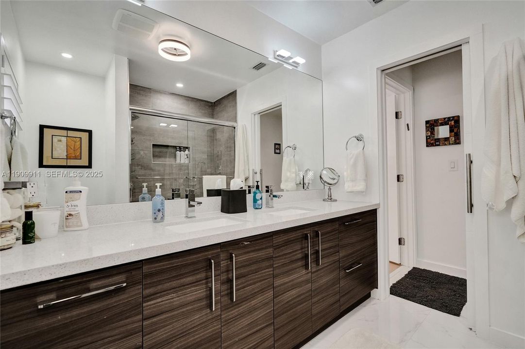 待售: $1,925,000 (5 贝兹, 3 浴室, 2462 平方英尺)