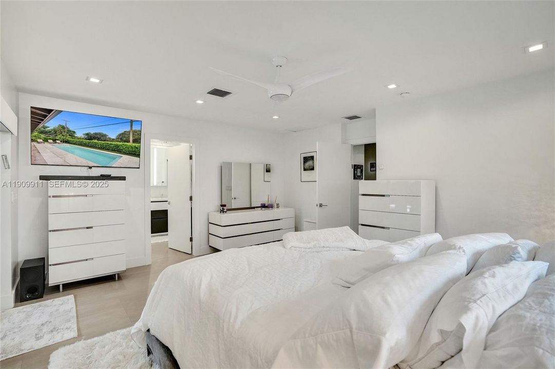 待售: $1,925,000 (5 贝兹, 3 浴室, 2462 平方英尺)