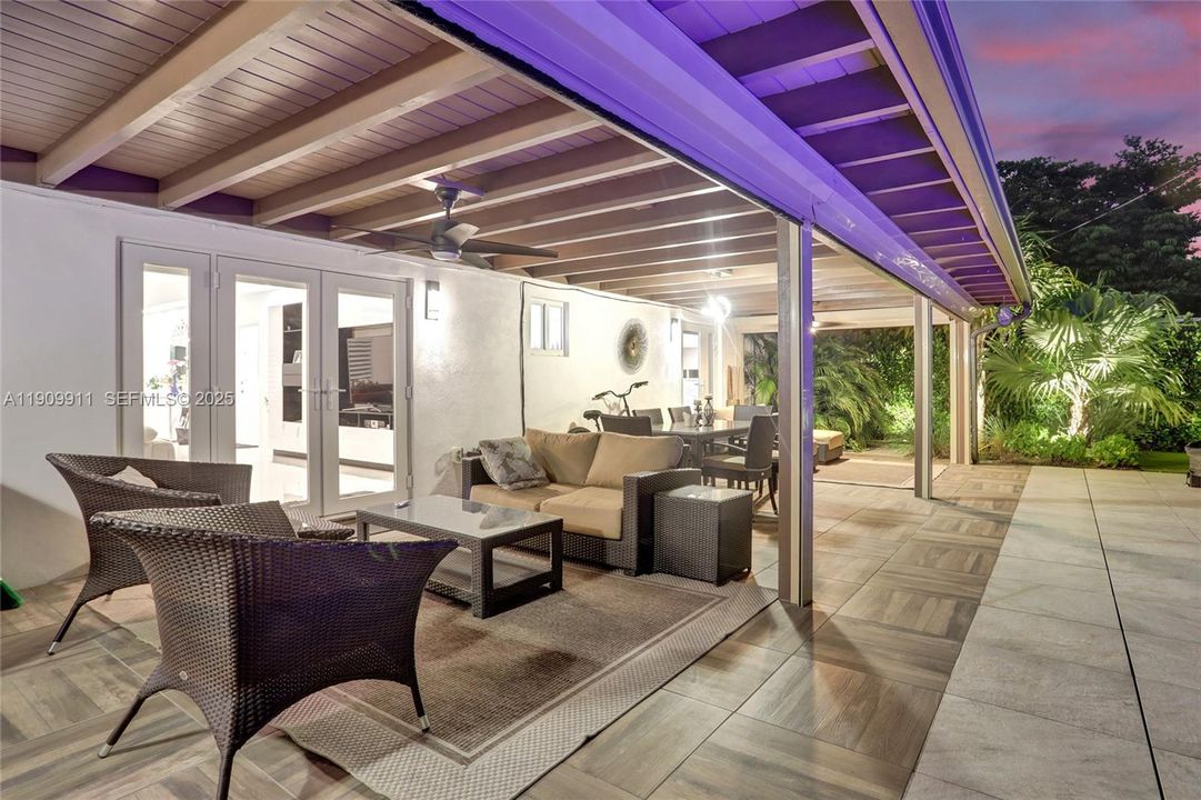 待售: $1,925,000 (5 贝兹, 3 浴室, 2462 平方英尺)