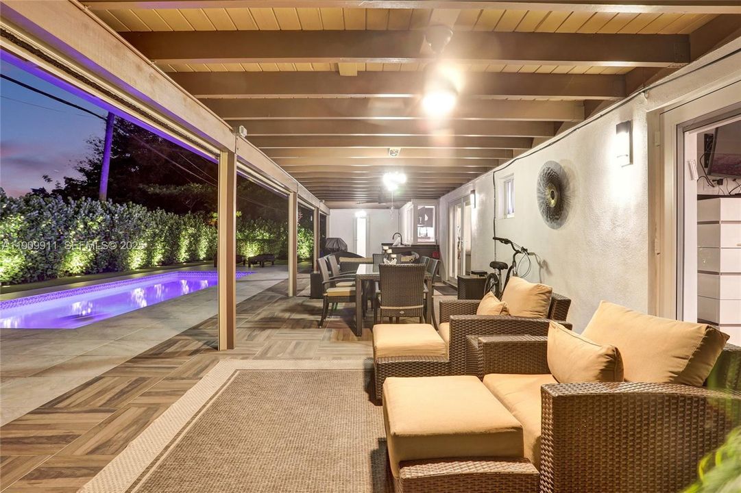 待售: $1,925,000 (5 贝兹, 3 浴室, 2462 平方英尺)