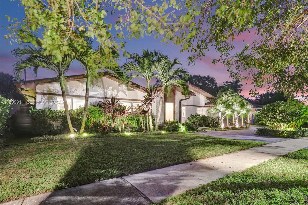 待售: $1,925,000 (5 贝兹, 3 浴室, 2462 平方英尺)