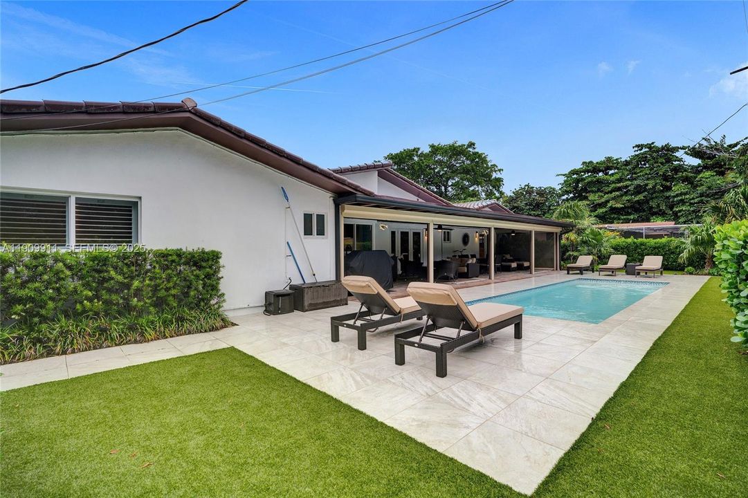 待售: $1,925,000 (5 贝兹, 3 浴室, 2462 平方英尺)