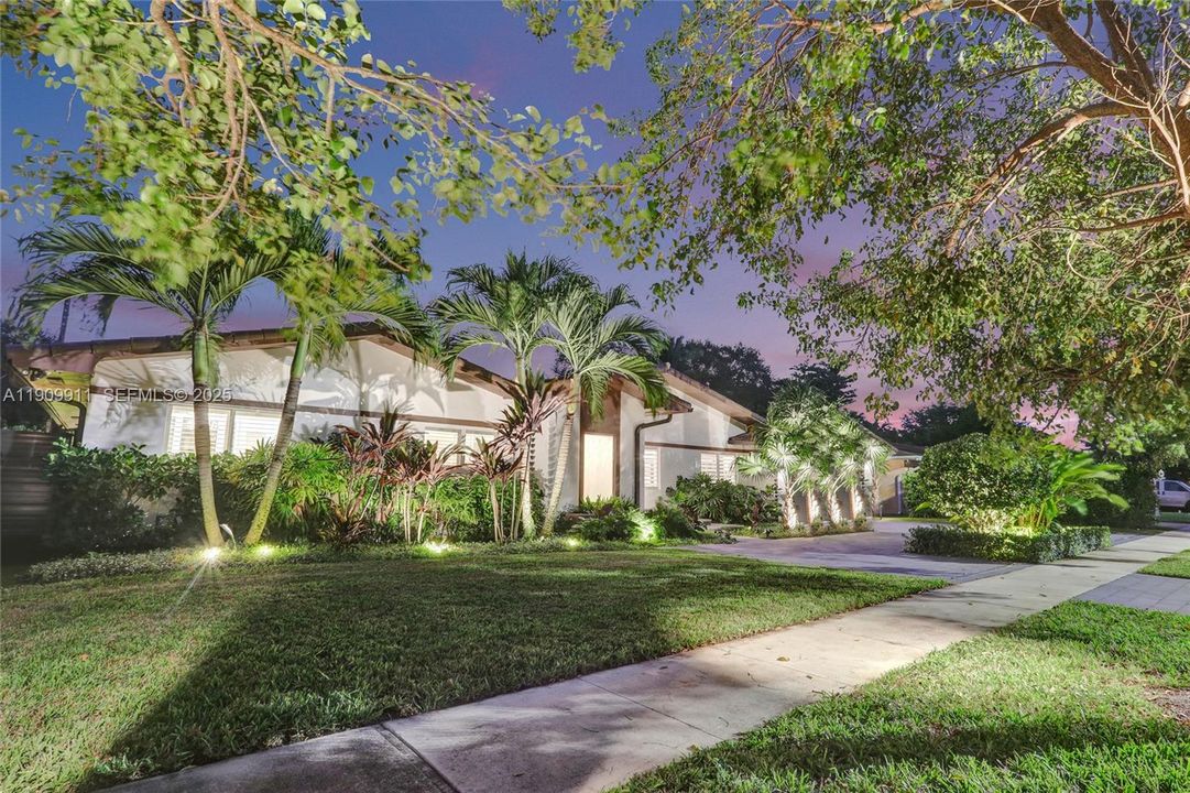 待售: $1,925,000 (5 贝兹, 3 浴室, 2462 平方英尺)