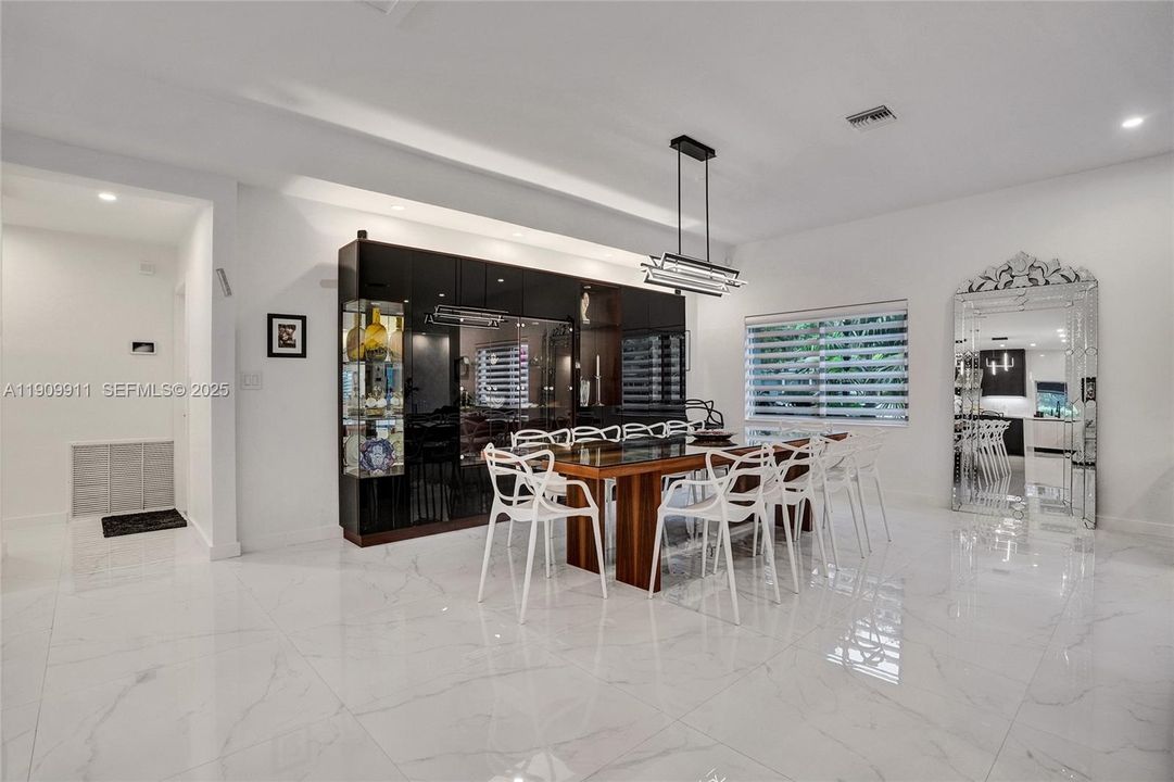 待售: $1,925,000 (5 贝兹, 3 浴室, 2462 平方英尺)