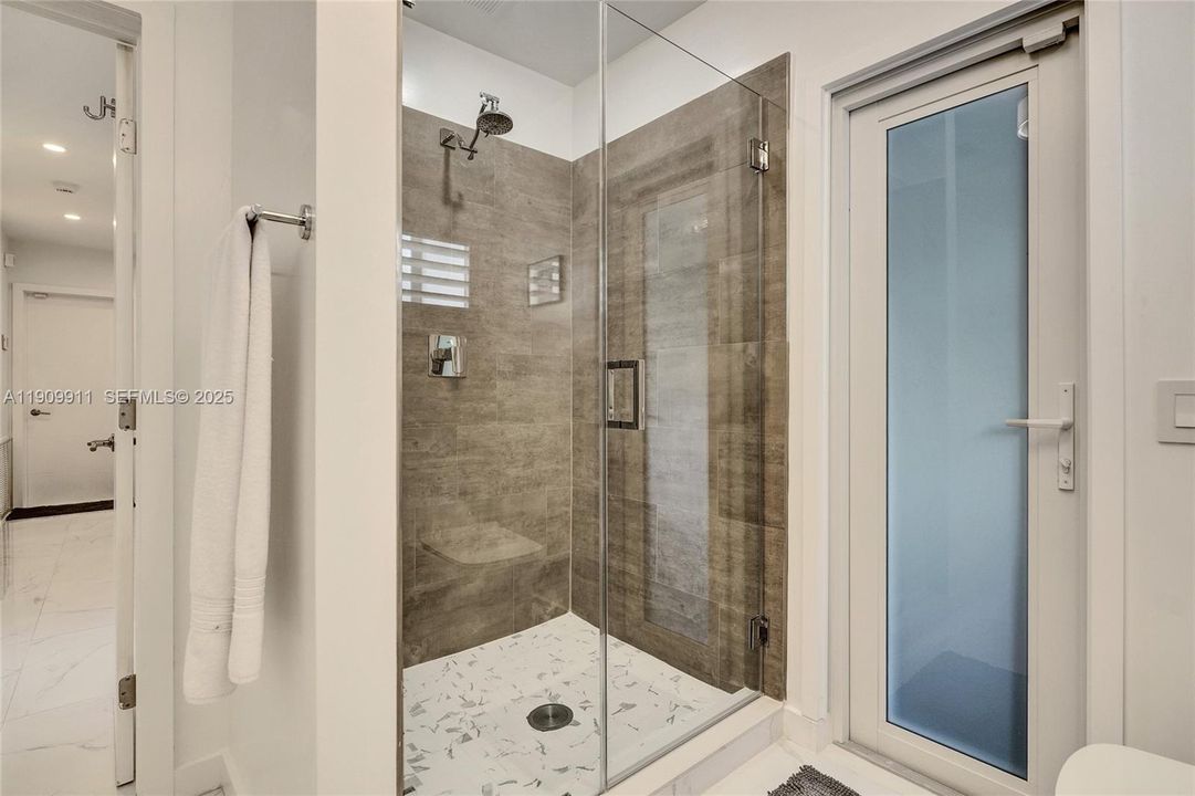 待售: $1,925,000 (5 贝兹, 3 浴室, 2462 平方英尺)