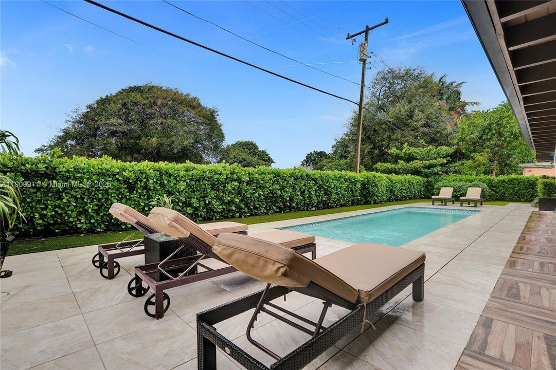 待售: $1,925,000 (5 贝兹, 3 浴室, 2462 平方英尺)