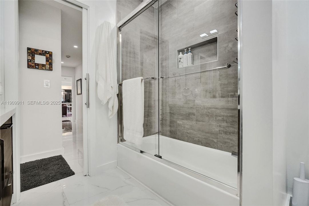 待售: $1,925,000 (5 贝兹, 3 浴室, 2462 平方英尺)