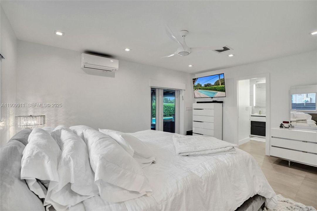 待售: $1,925,000 (5 贝兹, 3 浴室, 2462 平方英尺)