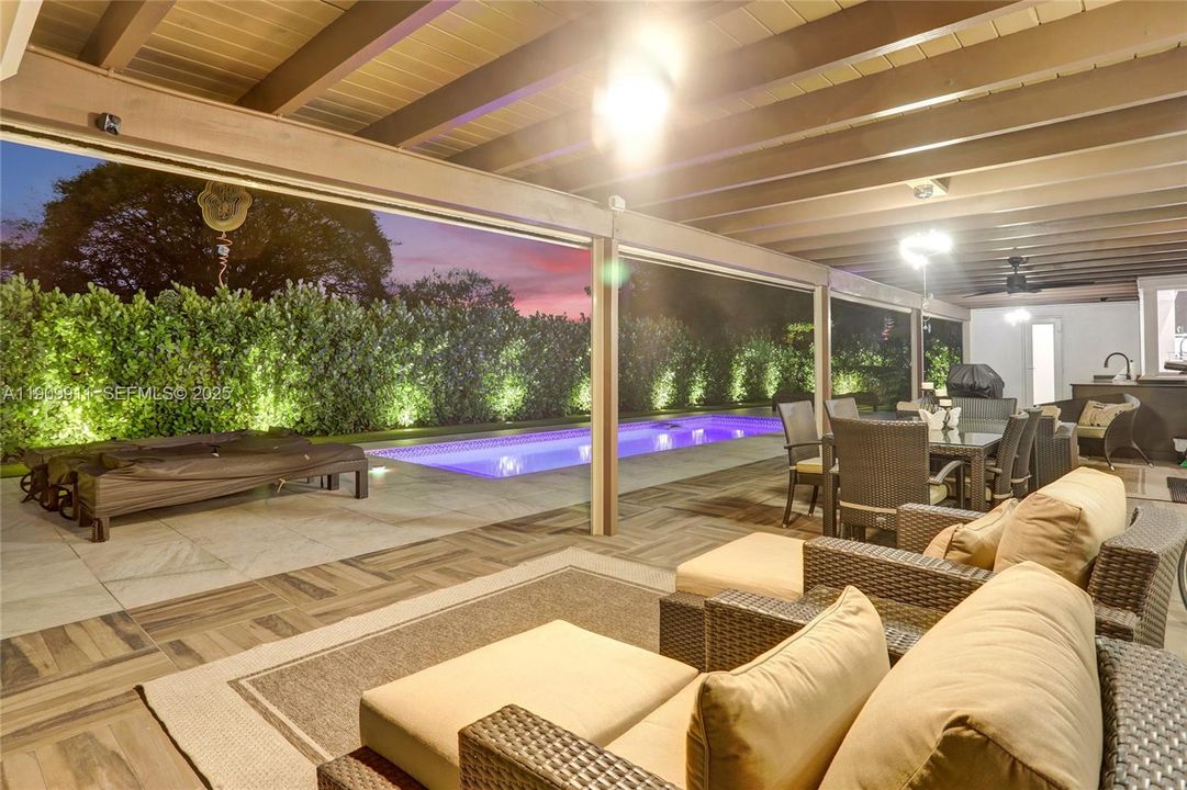 待售: $1,925,000 (5 贝兹, 3 浴室, 2462 平方英尺)