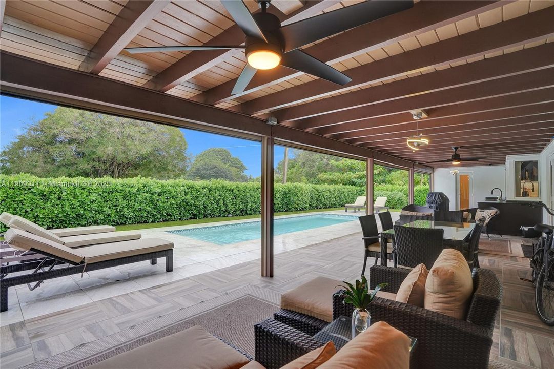 待售: $1,925,000 (5 贝兹, 3 浴室, 2462 平方英尺)