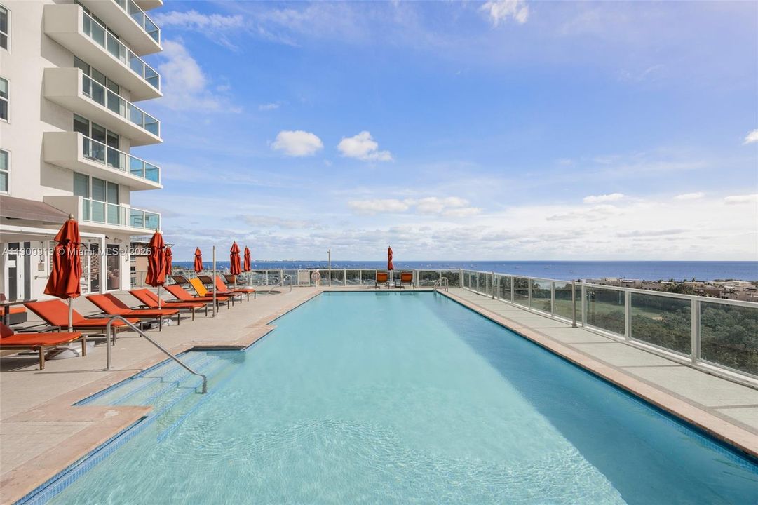 En Venta: $669,000 (1 camas, 2 baños, 679 Pies cuadrados)