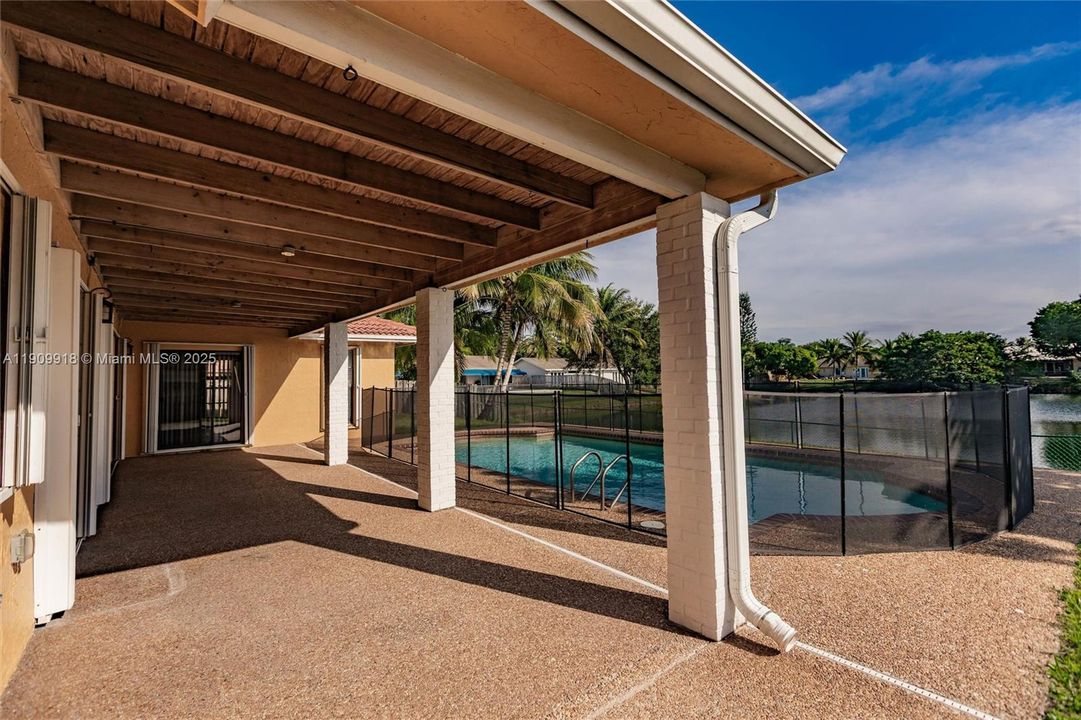 Active With Contract: $669,900 (3 beds, 2 baths, 2106 Square Feet)