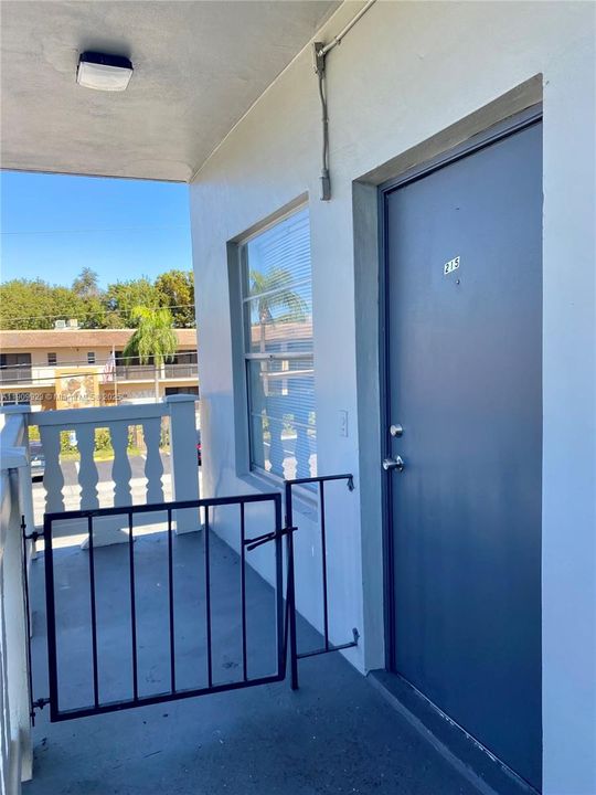 合同活跃: $1,675 (1 贝兹, 1 浴室, 650 平方英尺)