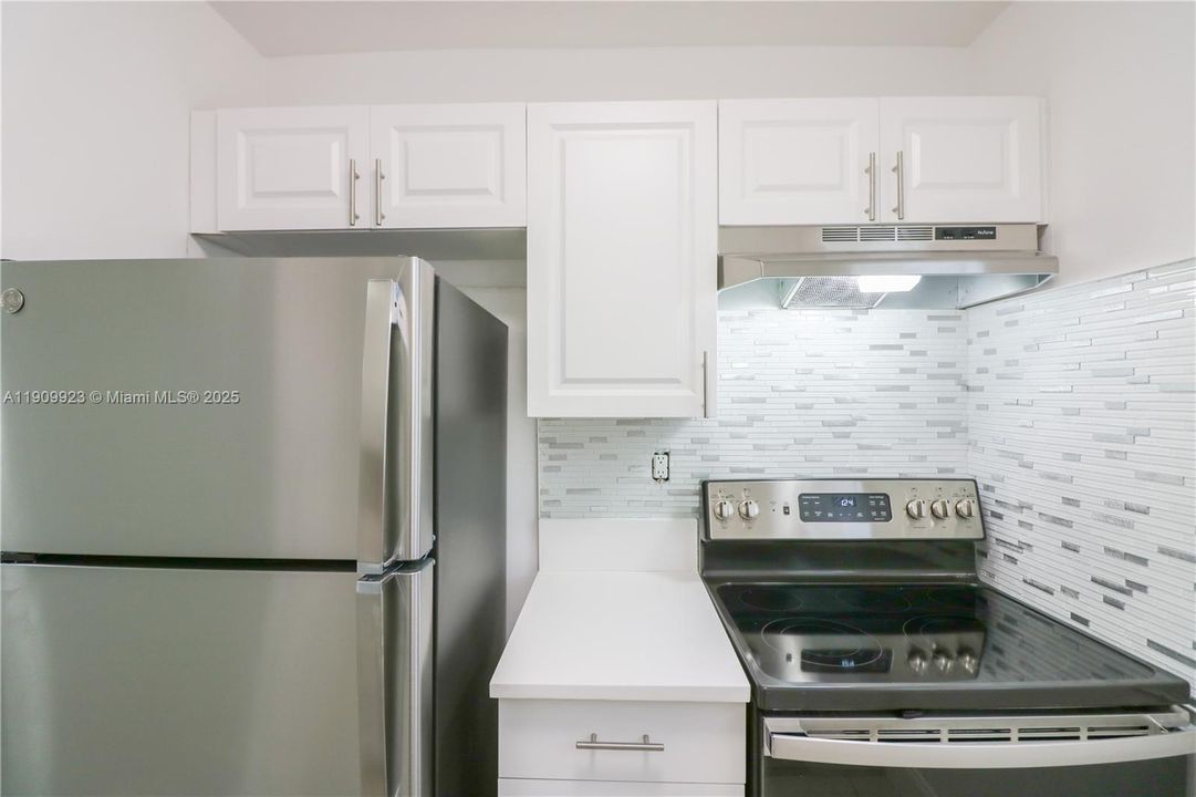 合同活跃: $1,675 (1 贝兹, 1 浴室, 650 平方英尺)