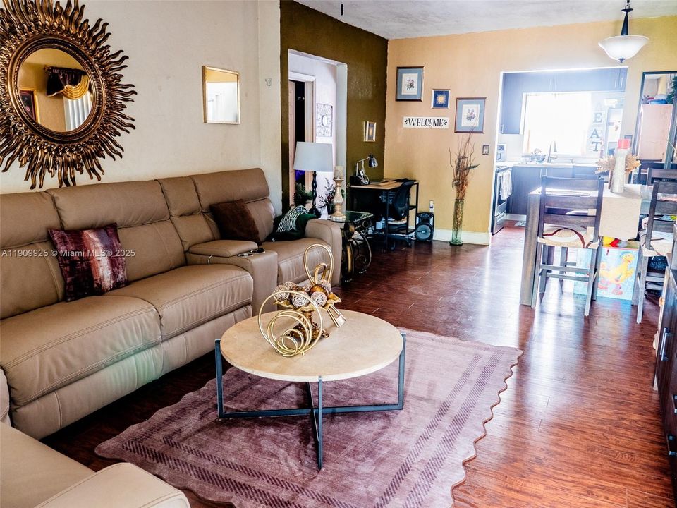 Activo con contrato: $625,000 (2 camas, 1 baños, 1071 Pies cuadrados)