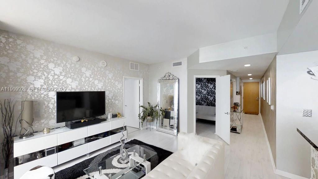 For Rent: $5,000 (2 beds, 2 baths, 1146 Square Feet)