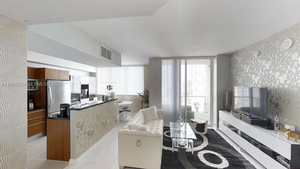 For Rent: $5,000 (2 beds, 2 baths, 1146 Square Feet)