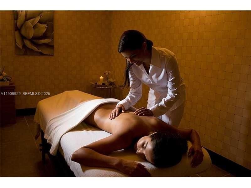 For Rent: $5,000 (2 beds, 2 baths, 1146 Square Feet)