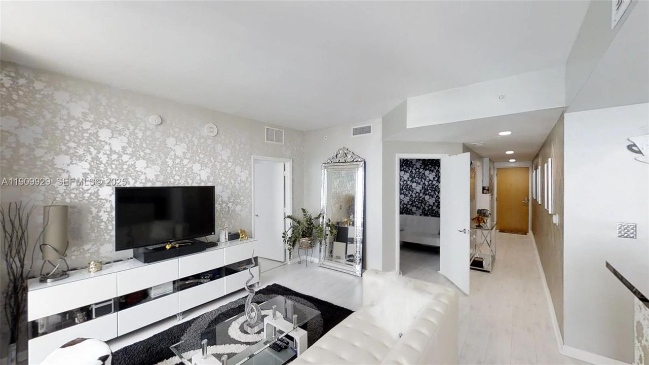 For Rent: $5,000 (2 beds, 2 baths, 1146 Square Feet)