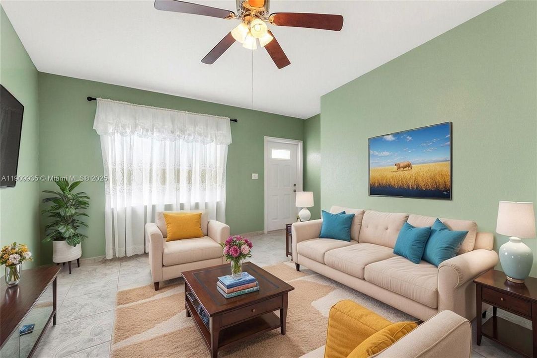 For Sale: $180,000 (2 beds, 1 baths, 930 Square Feet)