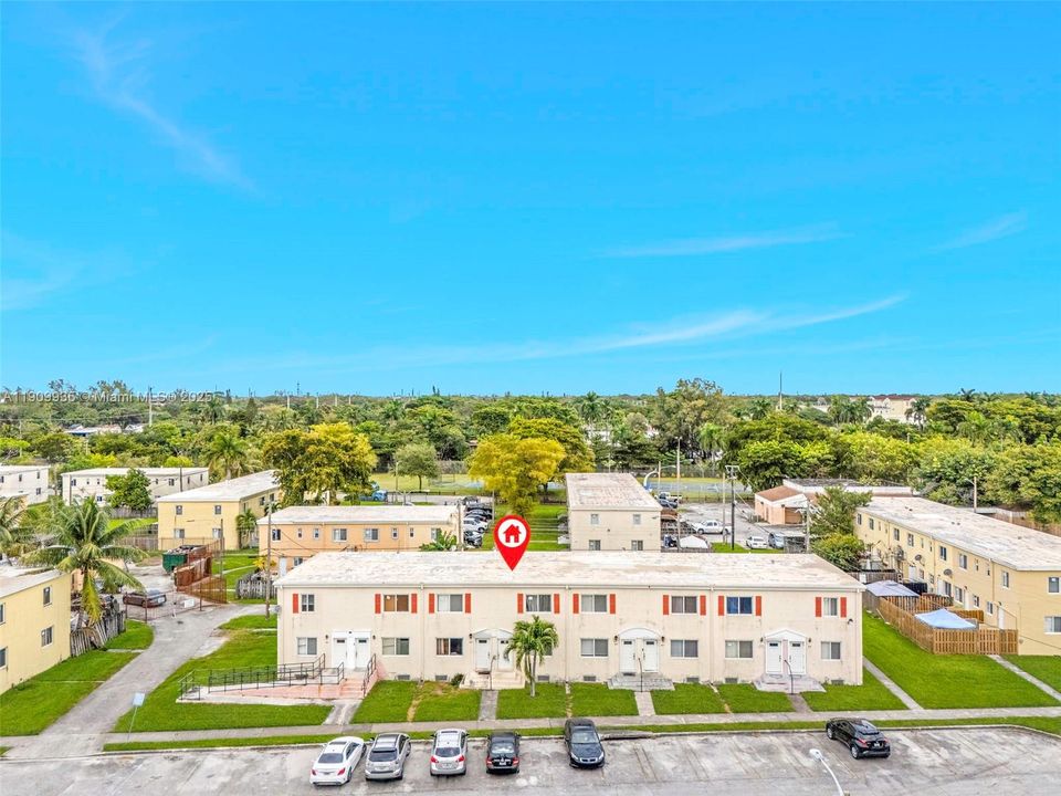 For Sale: $180,000 (2 beds, 1 baths, 930 Square Feet)